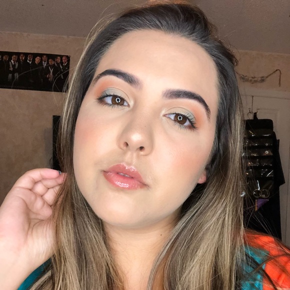 Meet your Posher, Tiffany - Picture 1 of 1